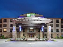 Holiday Inn Express & Suites St Louis Airport by IHG，位于伍德森特瑞斯的酒店