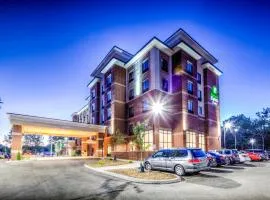 Holiday Inn Express & Suites Cleveland/Westlake, an IHG Hotel