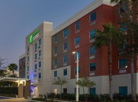 Holiday Inn Express Hotel & Suites Fort Lauderdale Airport/Cruise Port, an IHG Hotel，位于劳德代尔堡-好莱坞国际机场 - FLL附近的酒店