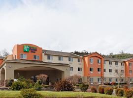 Creekside Hotel & Suites Canyonville，位于坎宁维尔的酒店