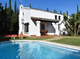 Villa Esterlicia en Cortijo Pinitos，位于科尼尔-德拉弗龙特拉的酒店