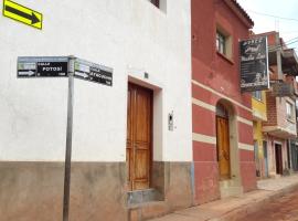 Hotel Media Luz，位于Camargo的酒店