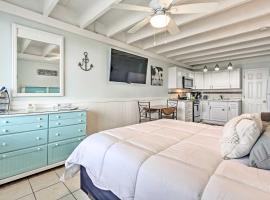 Panama City Beach Studio with Pool and Beach Access，位于巴拿马城海滩的酒店