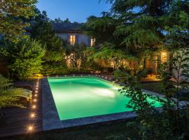 Hôtel Mas Vidau Porte des Alpilles，位于Saint-Étienne-du-Grès的酒店