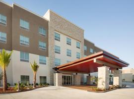Holiday Inn Express & Suites - McAllen - Medical Center Area, an IHG Hotel，位于麦卡伦卢西奥·布兰科将军国际机场 - REX附近的酒店