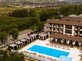 Giowine Hotel & Restaurant，位于Cricova的酒店