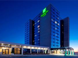 潘特 - 克莱尔蒙特利尔机场假日酒店及套房，位于多瓦尔的酒店