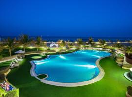 马斯拉岛度假酒店，位于Ḩilf的海滩酒店