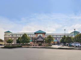 HOLIDAY INN EXPRESS & SUITES ELK GROVE CENTRAL - HWY 99 by IHG，位于埃尔克格罗夫的酒店