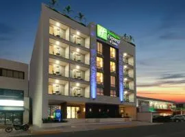 Holiday Inn Express & Suites - Playa del Carmen, an IHG Hotel