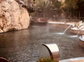 NUEVO HOTEL BALNEARIO DE LA VIRGEN，位于哈拉瓦的酒店