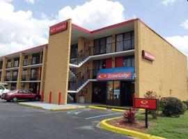 Econo Lodge，位于岩石丘的山林小屋