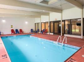 Fairmount Inn & Suites - Stroudsburg, Poconos，位于特拉华峡谷的酒店