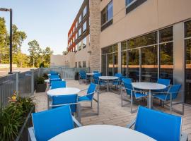 Holiday Inn Express Queensbury-Lake George Area by IHG，位于昆斯伯里的酒店