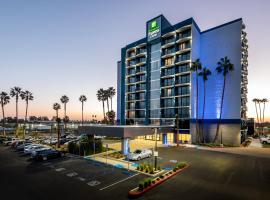 Holiday Inn Express & Suites Santa Ana - Orange County, an IHG Hotel，位于圣安娜迪士尼乐园附近的酒店