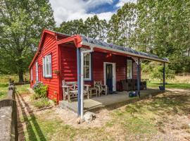 The Red Rooster Cottage，位于Raurimu的酒店