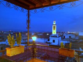 里亚德本切洛旅馆，位于梅克内斯的摩洛哥传统庭院