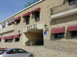 HOTEL RURAL HIDALGO，位于Torreperogil的酒店