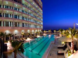 阿布扎比亚斯岛驻桥套房假日酒店，位于阿布扎比Aldar Headquarters Building附近的酒店