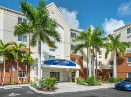 Candlewood Suites Fort Myers/Sanibel Gateway, an IHG Hotel，位于迈尔斯堡祖默斯游乐场附近的酒店
