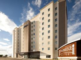 Staybridge Suites Silao by IHG，位于锡劳的酒店