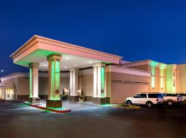 Holiday Inn Hotel & Suites Oklahoma City North, an IHG Hotel，位于俄克拉何马城World of Wings Pigeon Center附近的酒店
