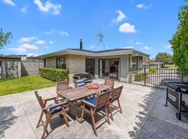Bach Relax - Mt Maunganui Holiday Home，位于芒格努伊山的酒店