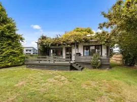 Wharewaka Bach - Lake Taupo Holiday Home