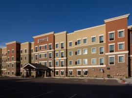 Staybridge Suites - Phoenix – Biltmore Area, an IHG Hotel，位于凤凰城亚利桑那心脏学院附近的酒店