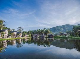 Sementra Hot Spring Nature Resort，位于务边的带泳池的酒店