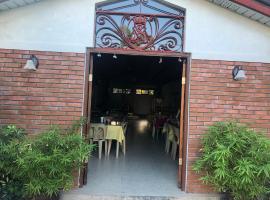Balay ti Somera hotel and restaurant，位于Sandalan的酒店