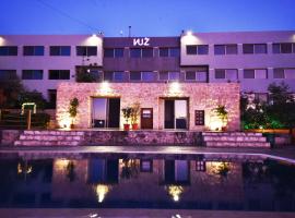 VU'Z Hotel，位于朱拜勒的酒店