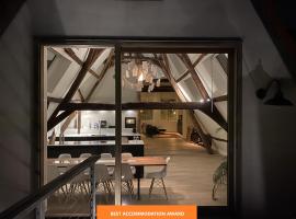 Burgstraat 17 Apartment in Exclusive Patrician House in Medieval Ghent，位于根特Rabot附近的酒店