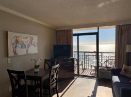 Paradise Found Oceanfront Condo，位于默特尔比奇的酒店