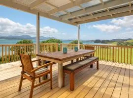 The Beautiful 4-6 Bdr ONEPU MOANA HOLIDAY HOME with Views & Spa-Pool