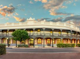 Farmers Home Hotel，位于诺瑟姆的酒店