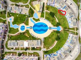 Marina de Albufeira Orada Resort - 2-bed apartment with huge pool，位于阿尔布费拉的度假村