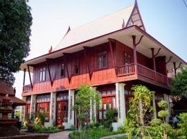Baan Lhang Wangh บ้านหลังวัง，位于彭世洛华西拉丹那玛哈泰寺附近的酒店