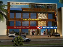 hotel black diamond Zirakpur bus stand，位于齐拉克普尔的酒店