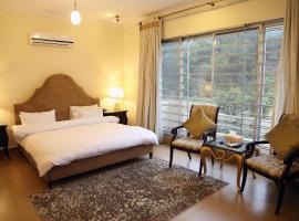 Butterfly Guest House Phase 7 Bahria Town，位于拉瓦尔品第的旅馆