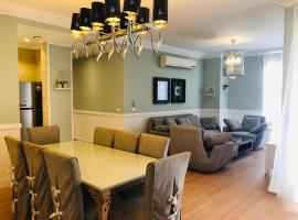 Sodic Westown Residence1-near Elnada hospital，位于‘Izbat Yūsif Barrādah的酒店