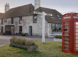 The Five Bells Inn，位于Brabourne的宾馆