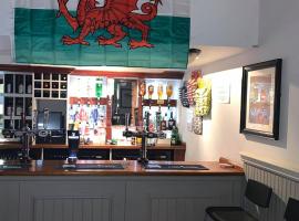 The Belle Vue Inn，位于Sirhowy的酒店