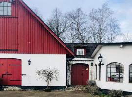 Stort rymligt boende med två sovrum och pentry i lantlig miljö，位于赫尔湾的酒店