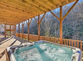 Avalon Woods Riverfront Retreat Walk to Waterfall，位于Marble的酒店