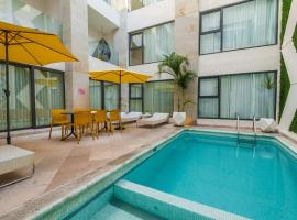 FCH Hotel Providencia，位于瓜达拉哈拉的带泳池的酒店