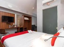 RedDoorz Premium near Centre Point Mall Medan