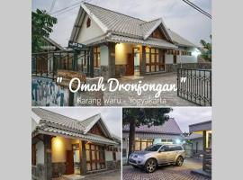 Omah Dronjongan Homestay Yogyakarta，位于日惹的度假屋