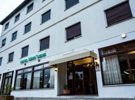 Hotel Novo Siena，位于皮纳马尔的酒店