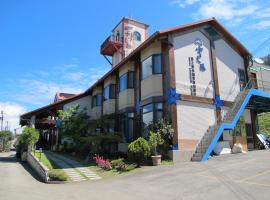 Cloud Falls Resort，位于仁爱乡的酒店